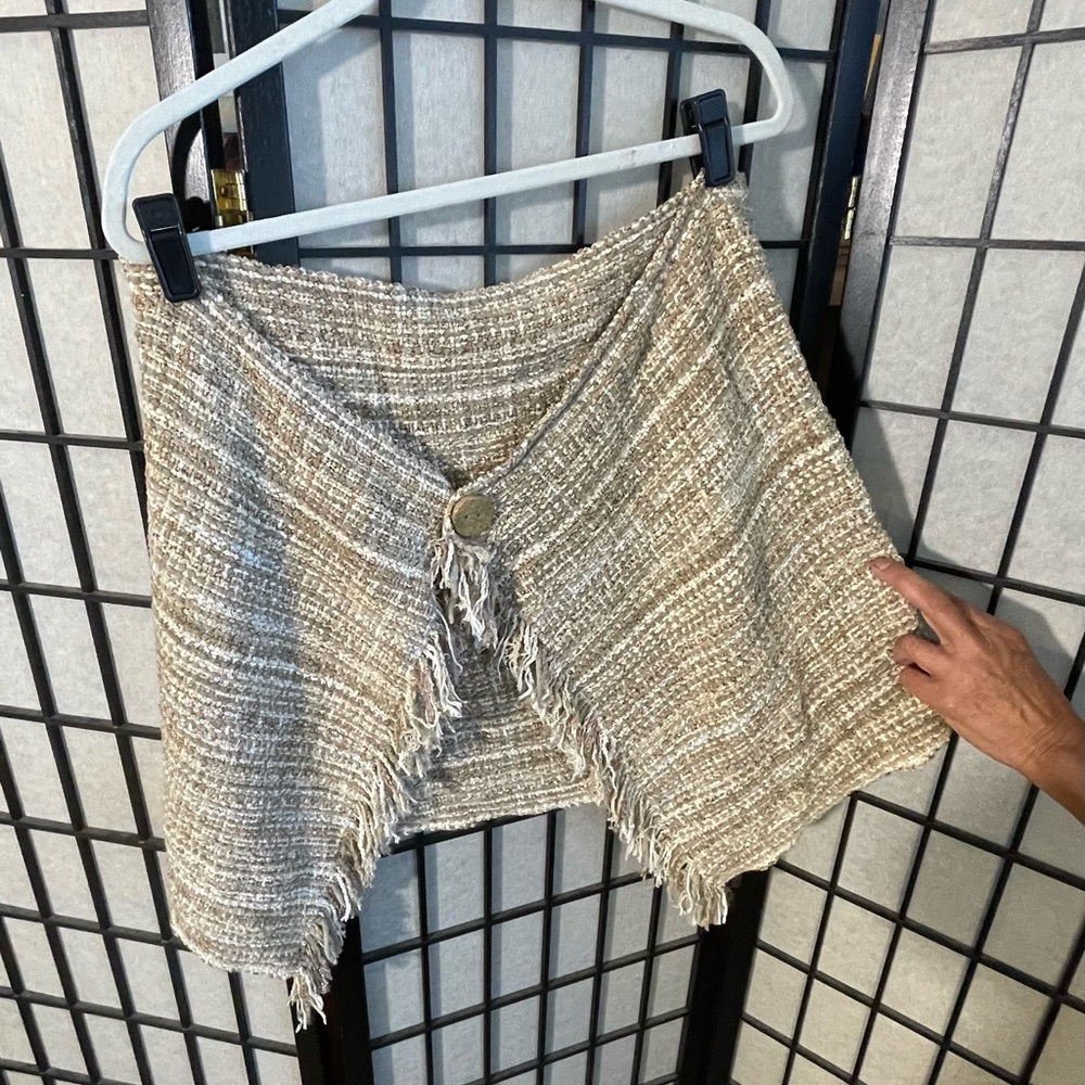 Shoulder Wrap With Ceramic Button - image 2